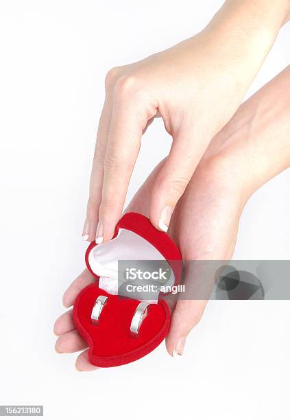 Anillo De Bodas Foto de stock y más banco de imágenes de Adulto - Adulto, Agarrar, Alianza - Anillo