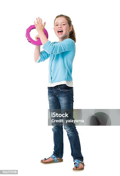 Photo libre de droit de Jeune Fille Faire De La Musique Avec Tambourin Sur Fond Blanc banque d'images et plus d'images libres de droit de Tambourin