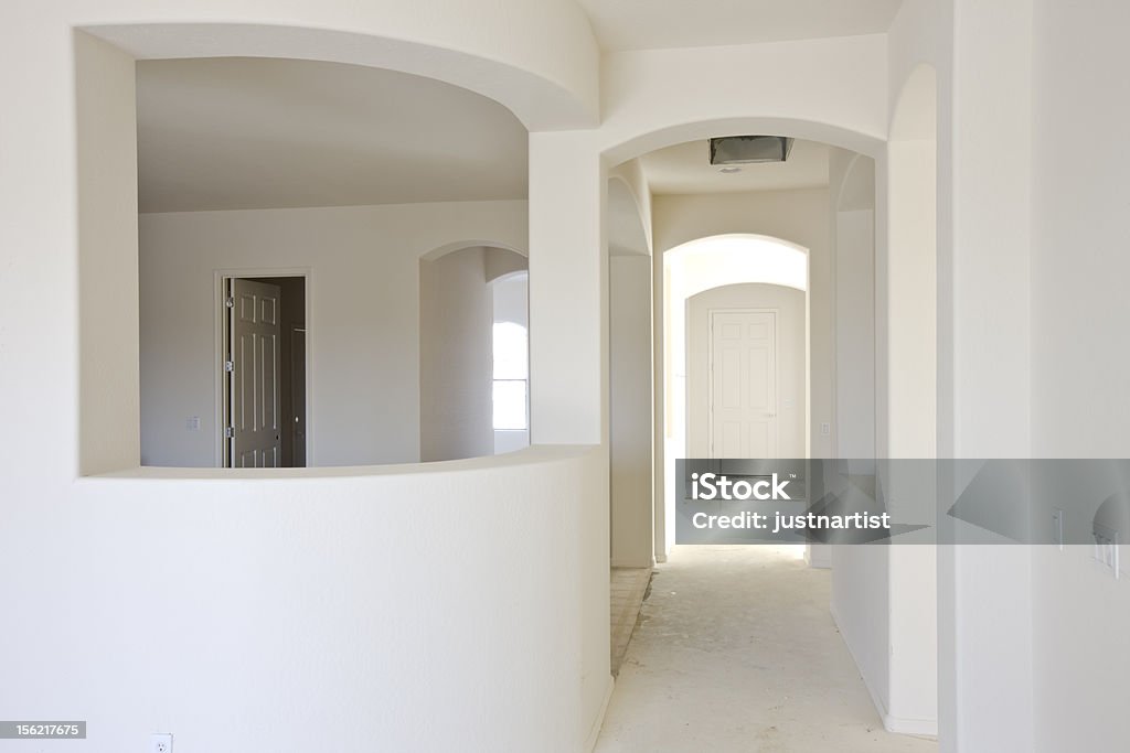 Construcción nueva pared vacía en el Interior de las habitaciones - Foto de stock de Placa de yeso libre de derechos