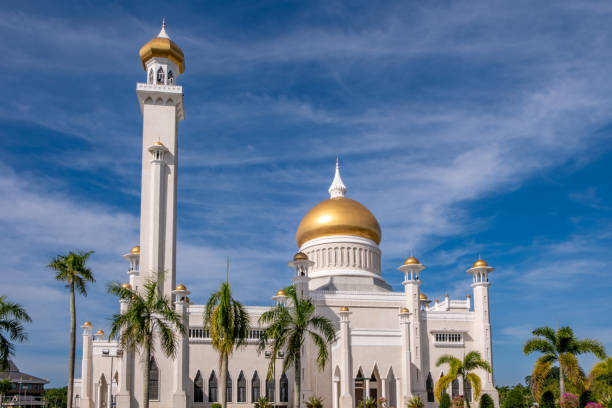 istock Landmark Muslim mosque in Brunei Darussalam 1562428141