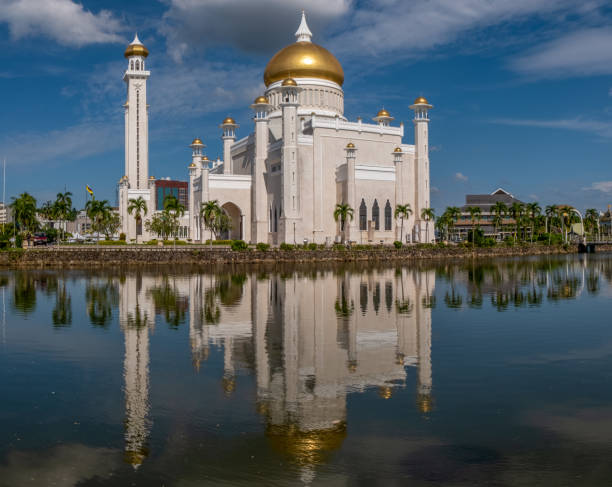 istock Landmark Muslim mosque in Brunei Darussalam 1562431990