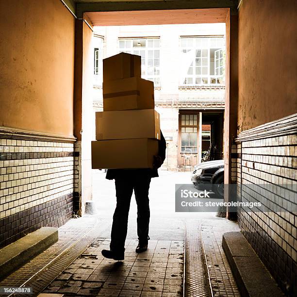 Foto de Serviço De Courier e mais fotos de stock de Armazém de distribuição - Armazém de distribuição, Entregar, Pacote