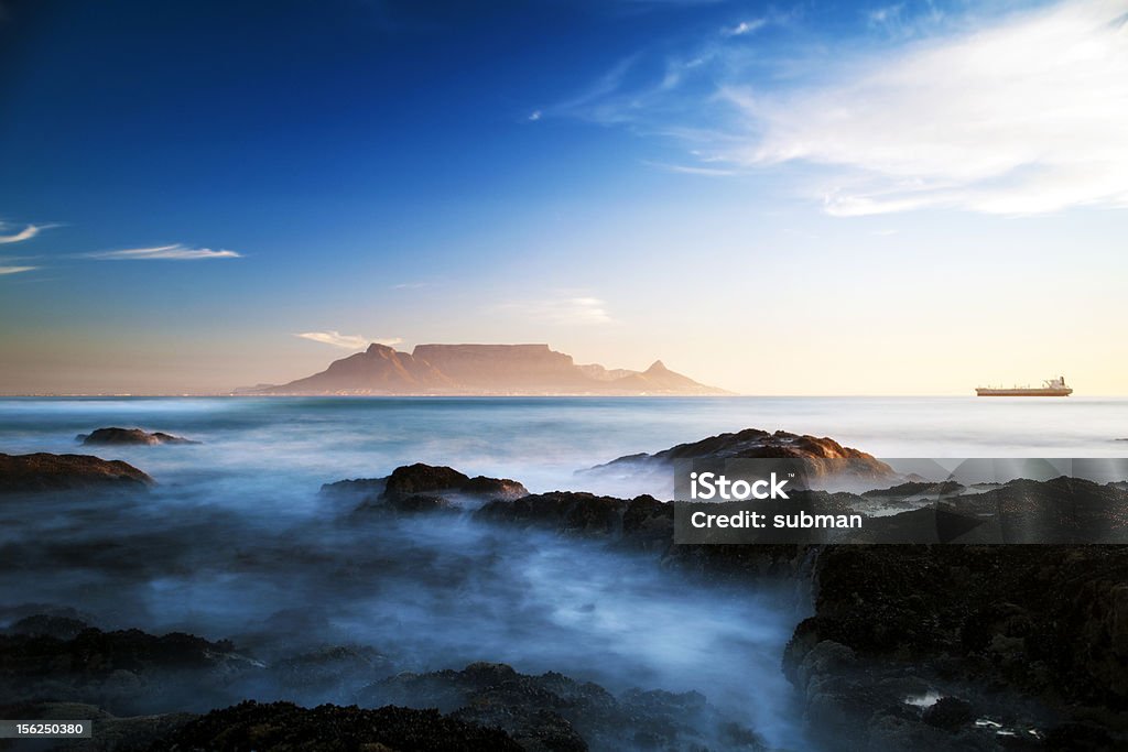 Vistas para table Mountain - Foto de stock de República da África do Sul royalty-free