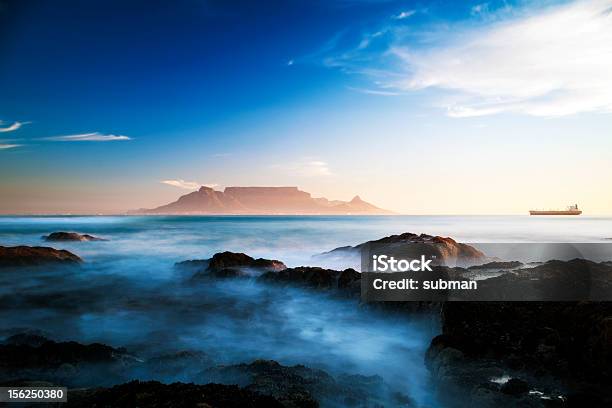 Foto de Vistas Para Table Mountain e mais fotos de stock de República da África do Sul - República da África do Sul, Montanha da Mesa - África do Sul, Cidade do Cabo