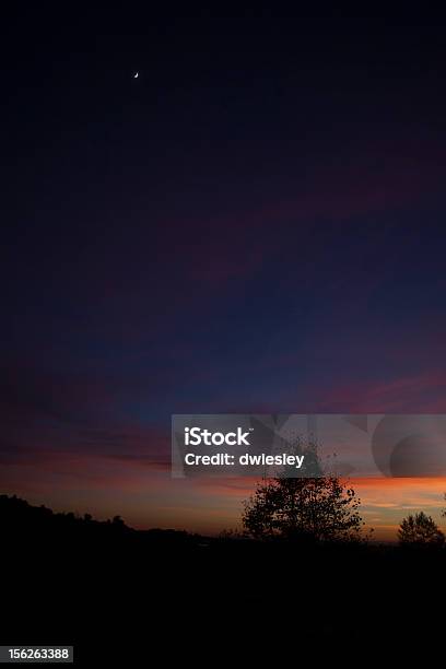 Final De Inverno Ao Pôr Do Sol Com Lua Crescente Sobre Santaluz 001 - Fotografias de stock e mais imagens de Cena de tranquilidade