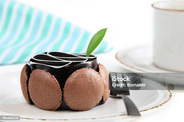 Delicioso Bolo De Chocolate Com Café - Fotografias de stock e mais imagens de Azul - Azul, Bolacha, Bolo - Sobremesa