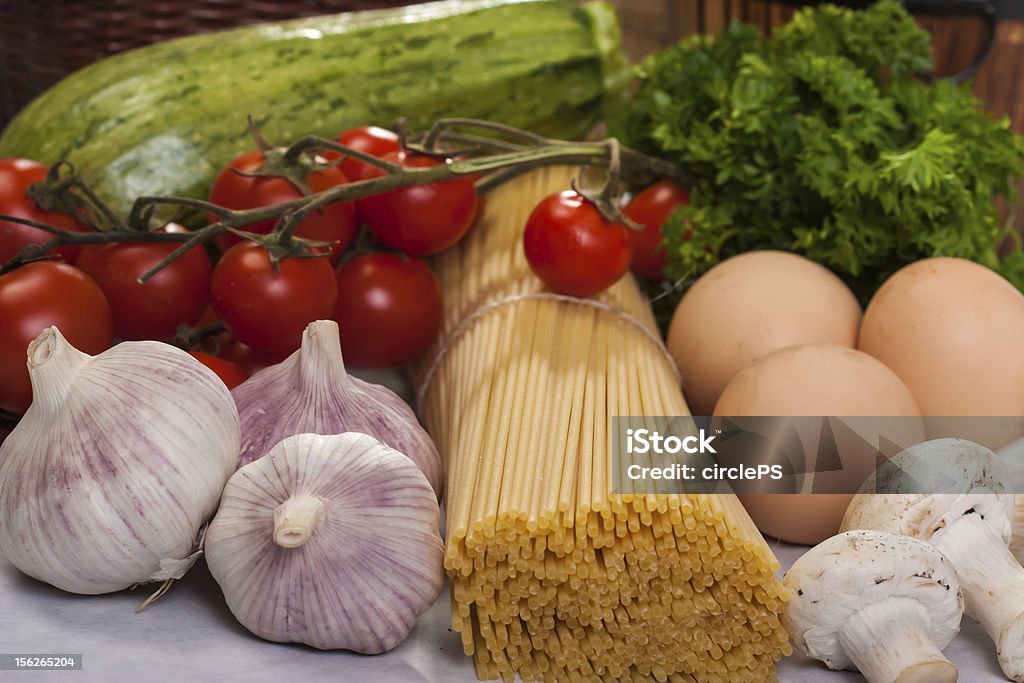 Ingrédients de la cuisine italienne - Photo de Ail - Légume à bulbe libre de droits