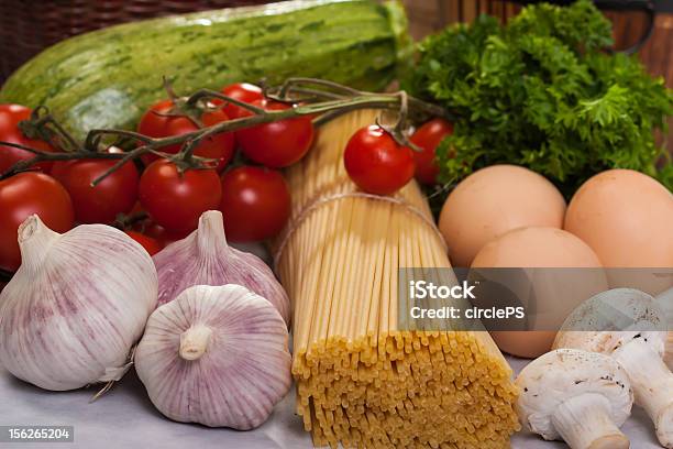 Ingredientes De Comida Italiana - Fotografias de stock e mais imagens de Alho - Alho, Alimentação Saudável, Cogumelo Comestível