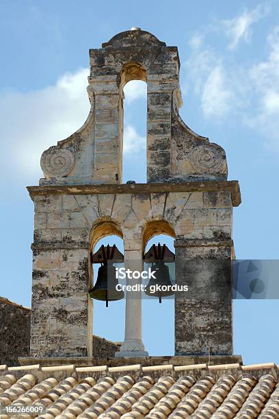 Torre De Igreja Na Ilha De Corfu - Fotografias de stock e mais imagens de Corfu - Corfu, Cristianismo, Cruz religiosa