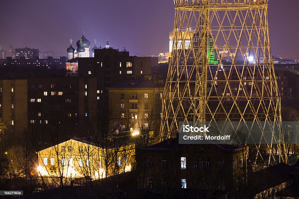 Ночной город с Shukhov радиобашня - Стоковые фото Антенна роялти-фри