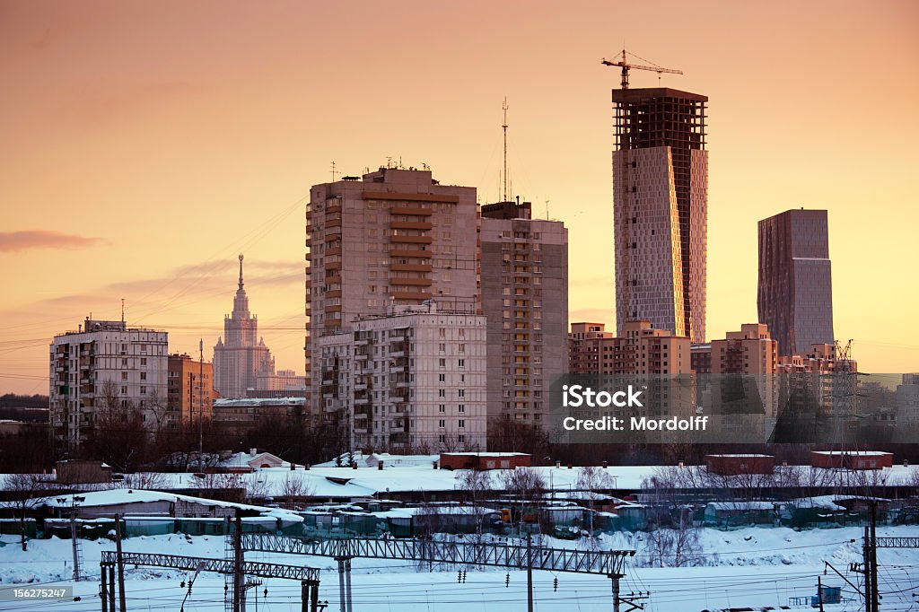 Paysage d'hiver au crépuscule - Photo de Architecture libre de droits