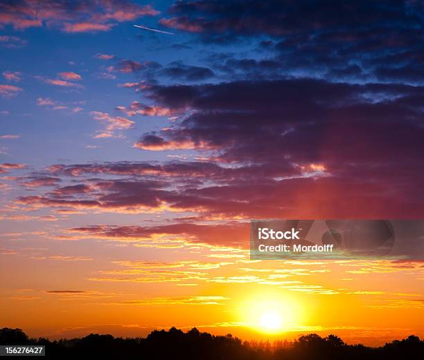 Foto de Outono Ao Nascer Do Sol e mais fotos de stock de Beleza natural - Natureza - Beleza natural - Natureza, Cena Não-urbana, Cena Rural