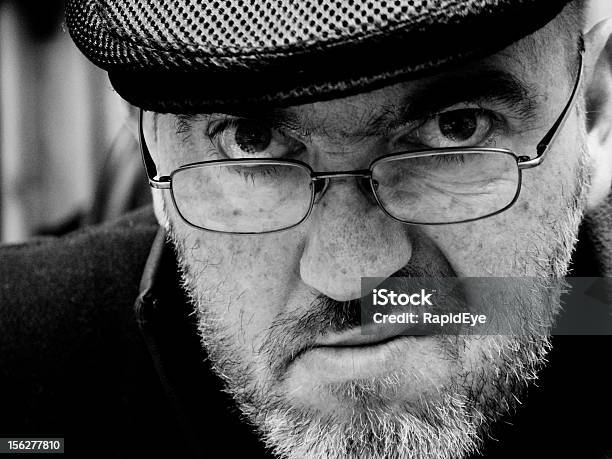 Photo libre de droit de Grumpy Homme banque d'images et plus d'images libres de droit de Vieux grincheux - Vieux grincheux, Hommes, Visage