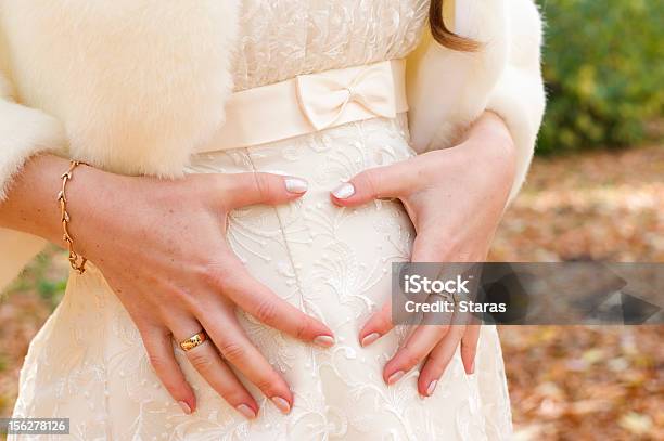 임신 테크에서 결혼 반지에 대한 스톡 사진 및 기타 이미지 - 결혼 반지, 결혼식, 금-금속