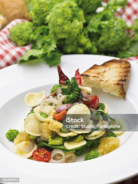 Orecchiette E Cimo Di De Rapa - Fotografias de stock e mais imagens de Orecchiette - Orecchiette, Alimentação Saudável, Comida italiana