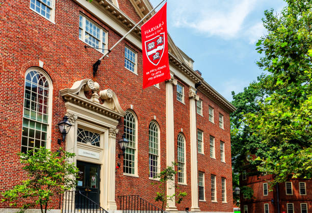 lehman hall - harvard yard - uniwersytet harvarda - cambridge massachusetts - massachusetts boston harvard university sign zdjęcia i obrazy z banku zdjęć