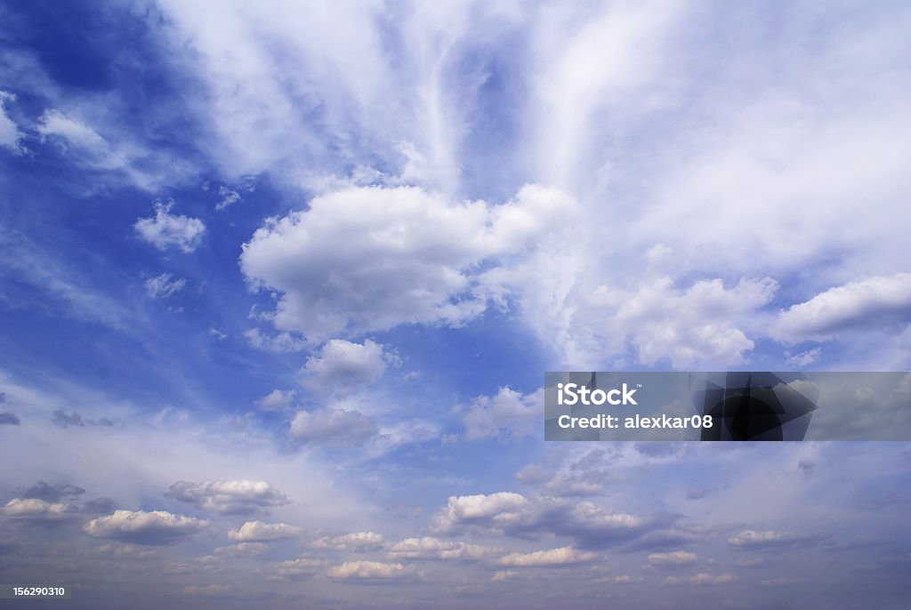 Pochmurne niebo - Zbiór zdjęć royalty-free (Abstrakcja)
