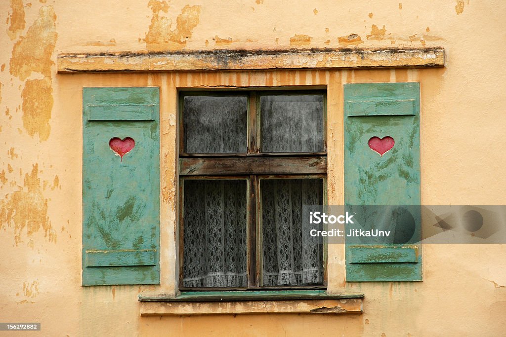 Старый окно - Стоковые фото Без людей роялти-фри