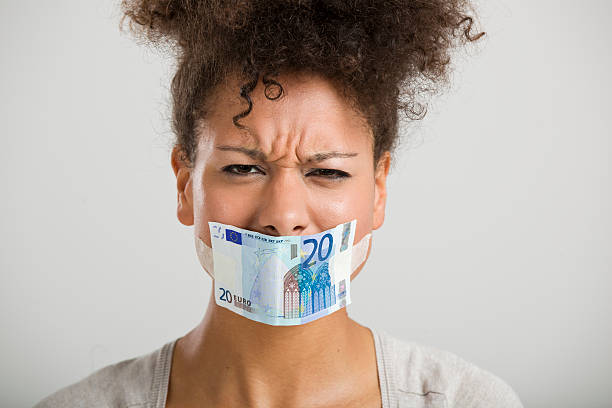 obejmujące usta euro - currency silence censorship behavior zdjęcia i obrazy z banku zdjęć