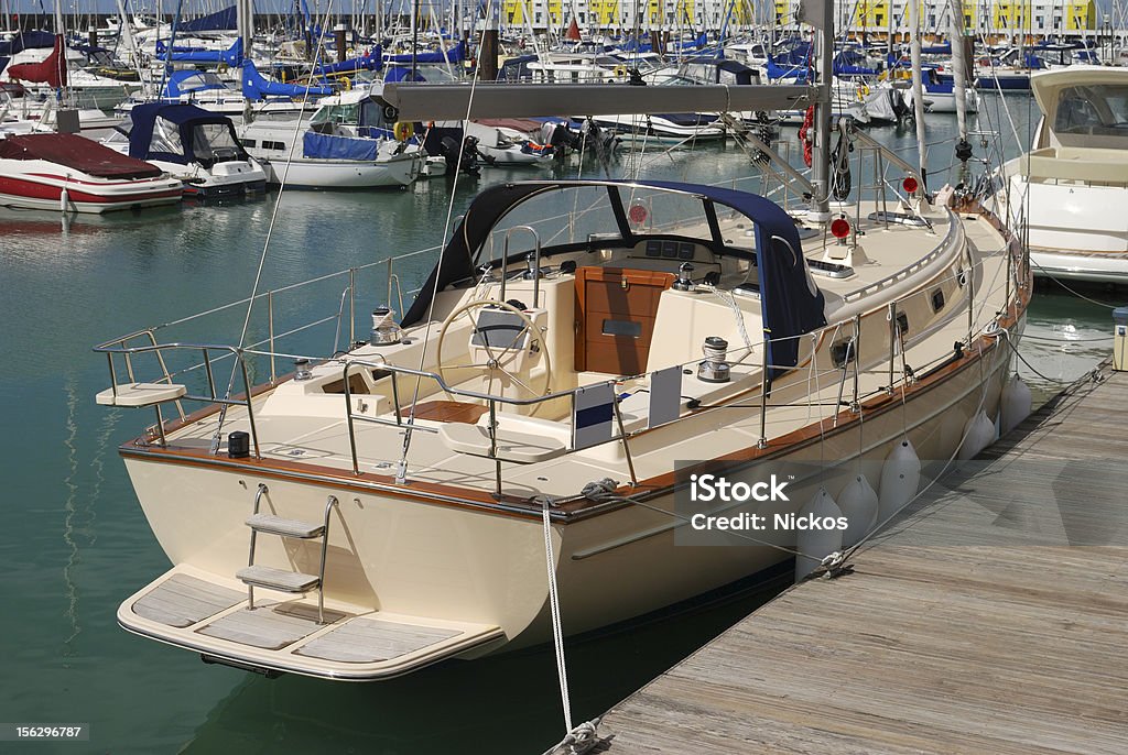 yacht à moteur. Brighton Marina. Sussex. - Angleterre - Photo de Angleterre libre de droits