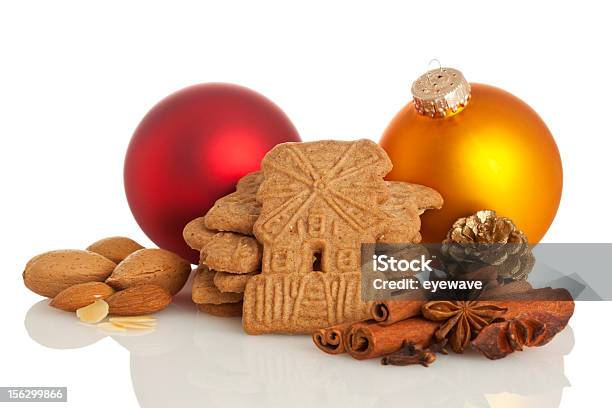 Speculaas Bolachas Especiarias E Decoração De Natal - Fotografias de stock e mais imagens de Amêndoa