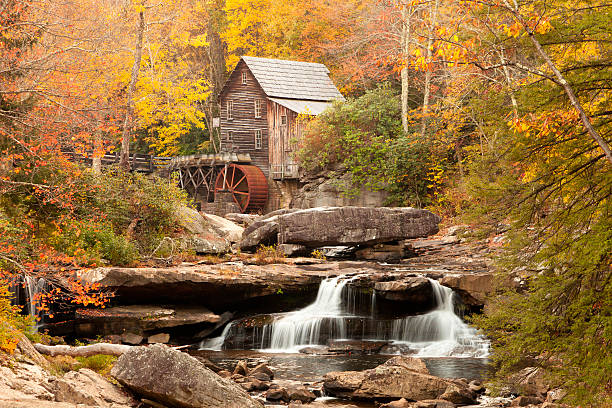 pays grist mill à l'automne - autumn watermill glade creek waterfall photos et images de collection