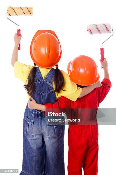 Duas Crianças Em Macacão Com Rolos De Tinta - Fotografias de stock e mais imagens de Capacete de Obra - Capacete de Obra, Criança, Macacão - Vestuário para Proteção