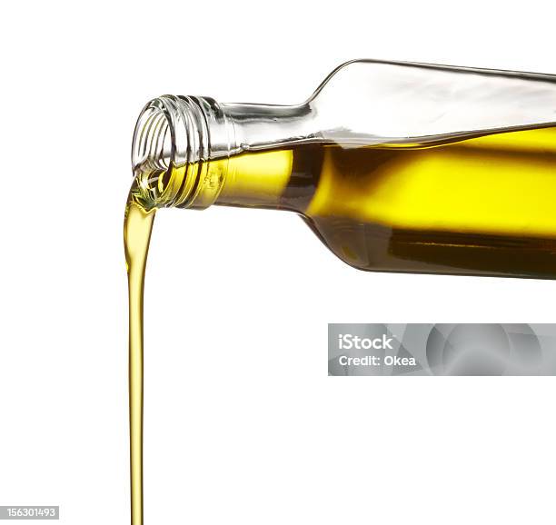 Olio Doliva - Fotografie stock e altre immagini di Olio d'oliva - Olio d'oliva, Versare, Bottiglia