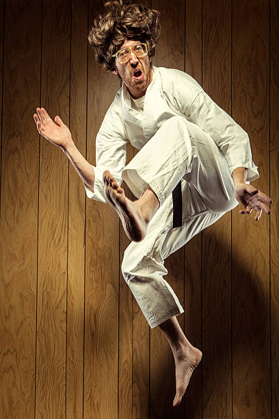 nerd uomo di karate cintura nera - kung fu foto e immagini stock