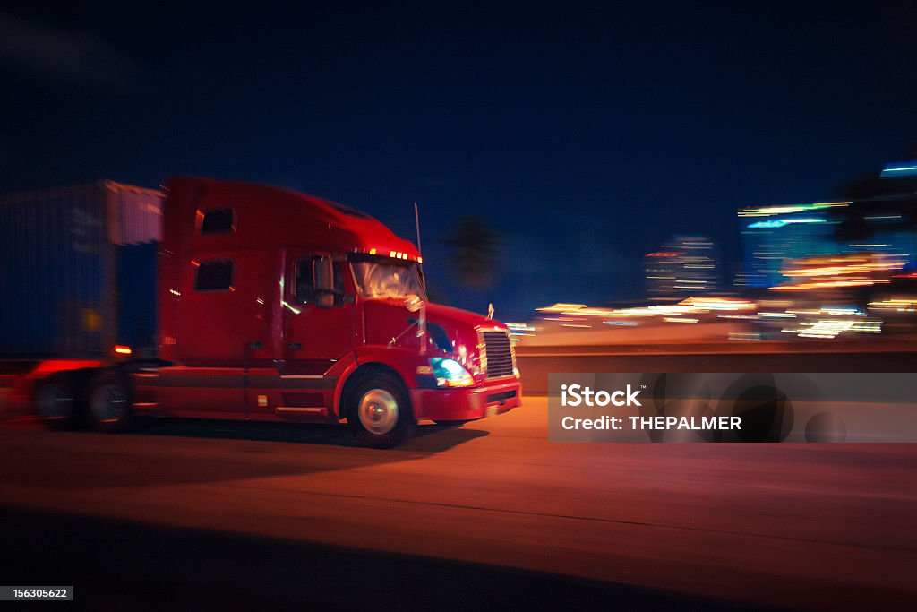 semi-camion notte - Foto stock royalty-free di Notte