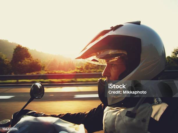 Biker Stockfoto und mehr Bilder von Motorrad - Motorrad, Motorradfahrer, Fahren