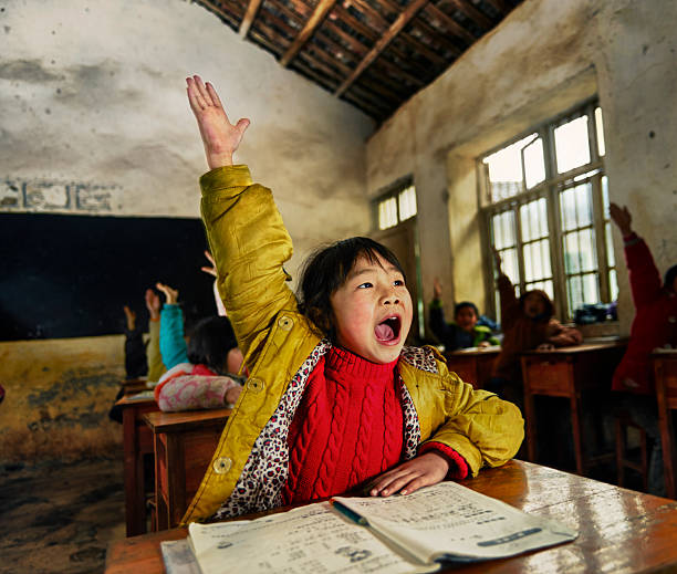 bambini scuola cinese - povertà asia foto e immagini stock