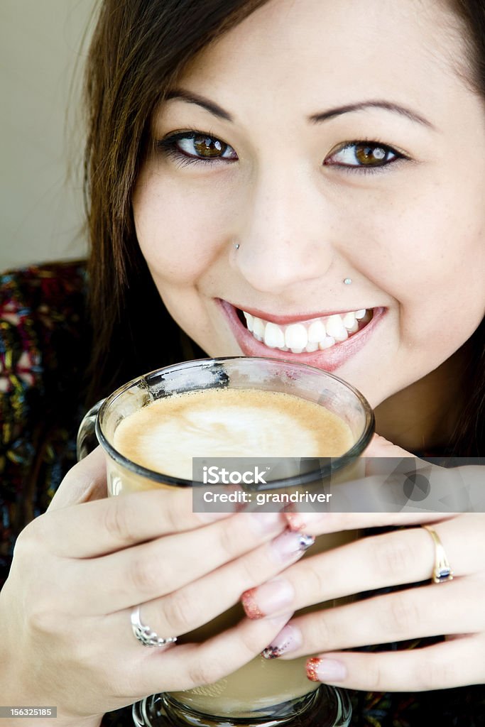 Hermosa Chica beber café con leche - Foto de stock de Adolescente libre de derechos