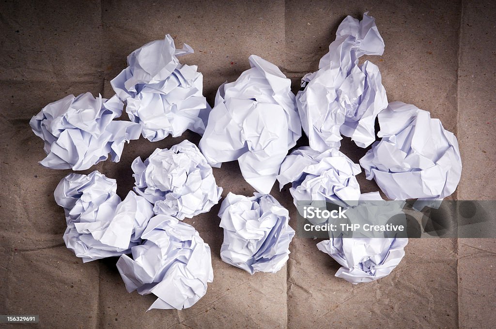 Un Papier froissé des boules de papier blanc - Photo de Apprentissage libre de droits