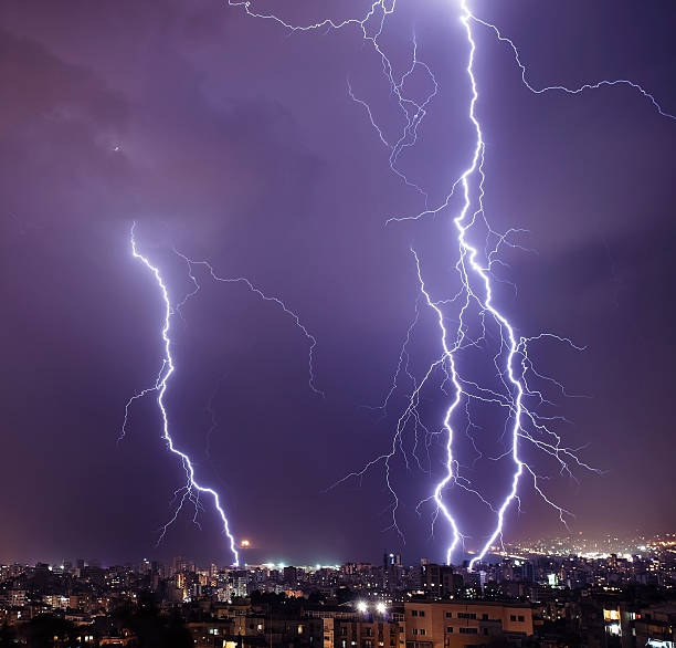 istock Lightning in the city 156338907