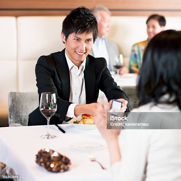 Foto de Envolvimento e mais fotos de stock de Japonês - Japonês, Noivado, Aliança de noivado