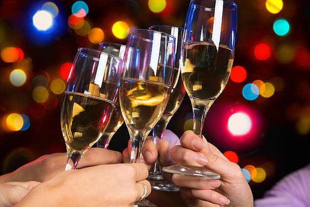 人のセラピストがクリスタルのグラスシャンパン - party business toast champagne ストックフォトと画像