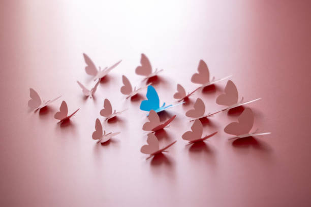 borboletas de papel colorido - artificial wing fotos - fotografias e filmes do acervo