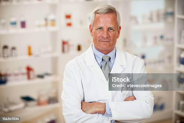 Farmacêutico - Fotografias de stock e mais imagens de Adulto - Adulto, Adulto maduro, Antibiótico