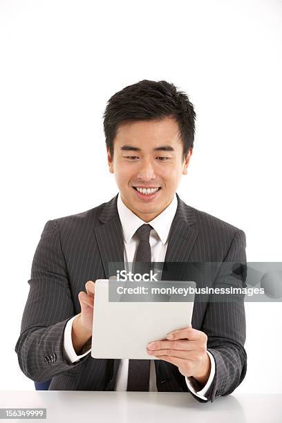 스튜디오 슛 중국 사업가 작업 태블릿 컴퓨터 30-39세에 대한 스톡 사진 및 기타 이미지 - 30-39세, 남성, 남자