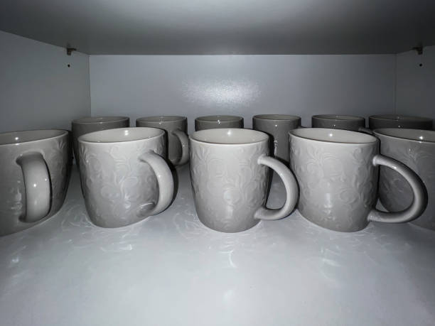 istock Empty single-color porcelain cups standing on a shelf 1563531505
