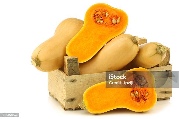 En Forma De Botella Y Dos Mitades De Calabaza Pumpkins Foto de stock y más banco de imágenes de Alimento