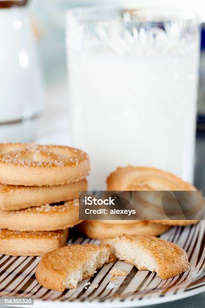 Biscotti Al Burro - Fotografie stock e altre immagini di Alimentazione non salutare - Alimentazione non salutare, Bianco, Bibita