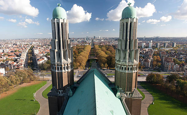 vista aérea de bruxelas - brussels basilica imagens e fotografias de stock