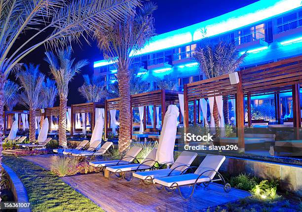 Iluminação De Noite De Hotel De Luxo Em Palm Jumeirah Ilha Artificiais - Fotografias de stock e mais imagens de Anoitecer