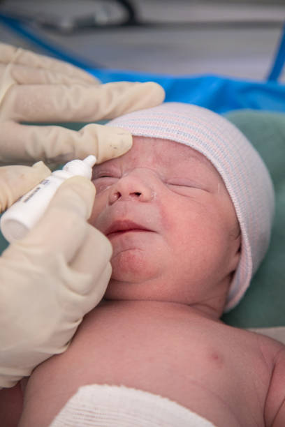 istock doctor applying eye drops to newborn 1563718931
