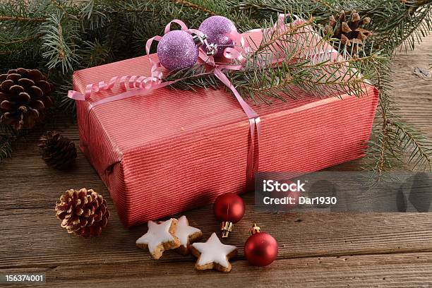 Regali Di Natale - Fotografie stock e altre immagini di Albero - Albero, Albero di natale, Ambientazione interna