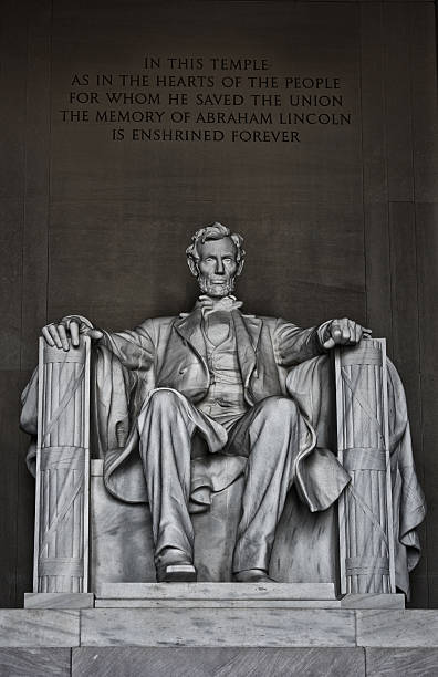 istock The statue at Lincoln memorial 156376321