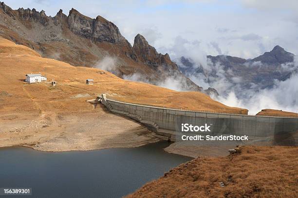 Lago Barragem Hidroelétrica - Fotografias de stock e mais imagens de Alpes Europeus - Alpes Europeus, Barragem - Estrutura Feita pelo Homem, Ao Ar Livre