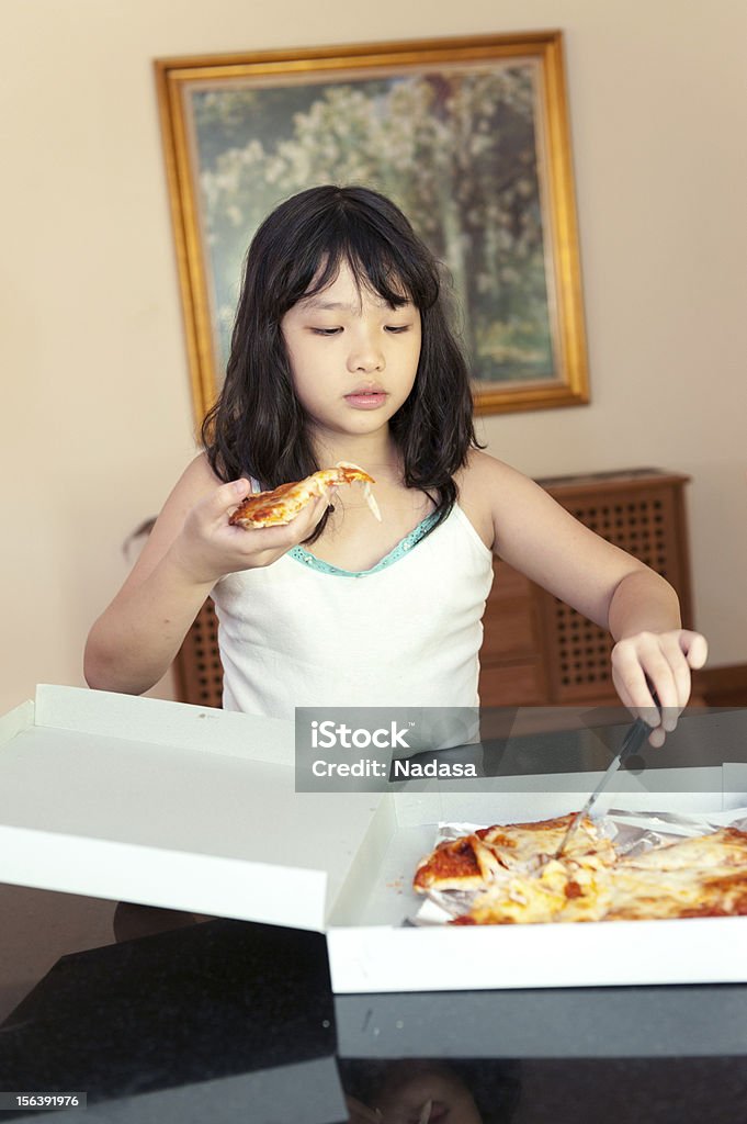 Asiática comendo pizza para crianças - Foto de stock de 8-9 Anos royalty-free